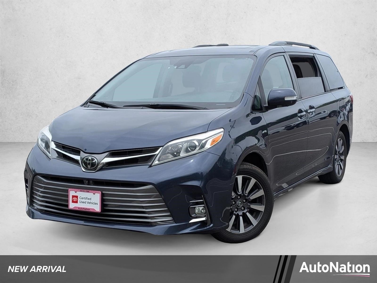 2019 Toyota Sienna Limited V6 AWD 7-Passenger's photo