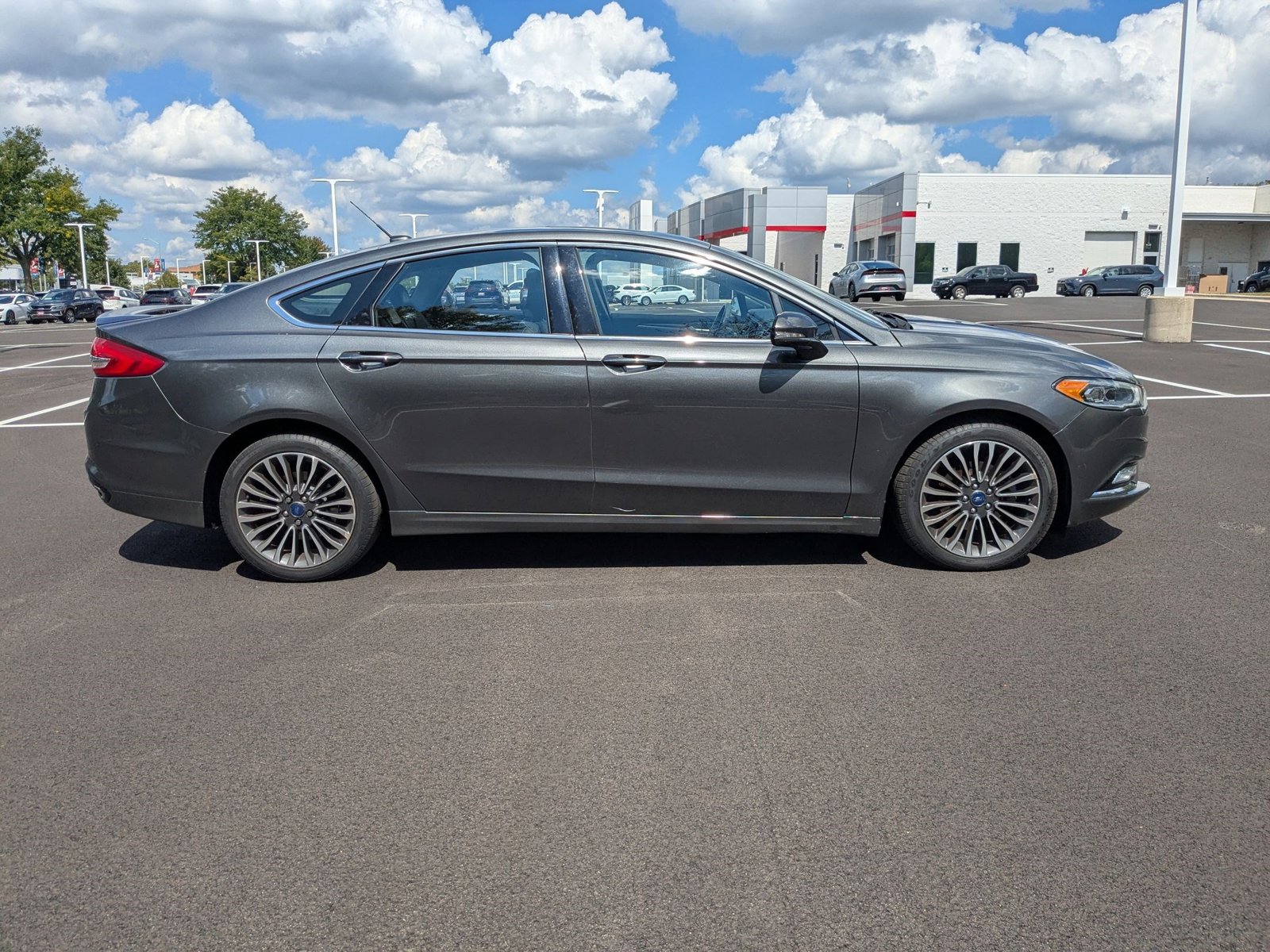 2017 Ford Fusion Titanium photo 2