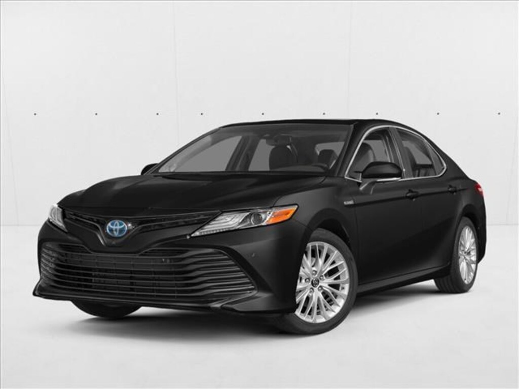 Used 2020 Toyota Camry Hybrid SE Sedan