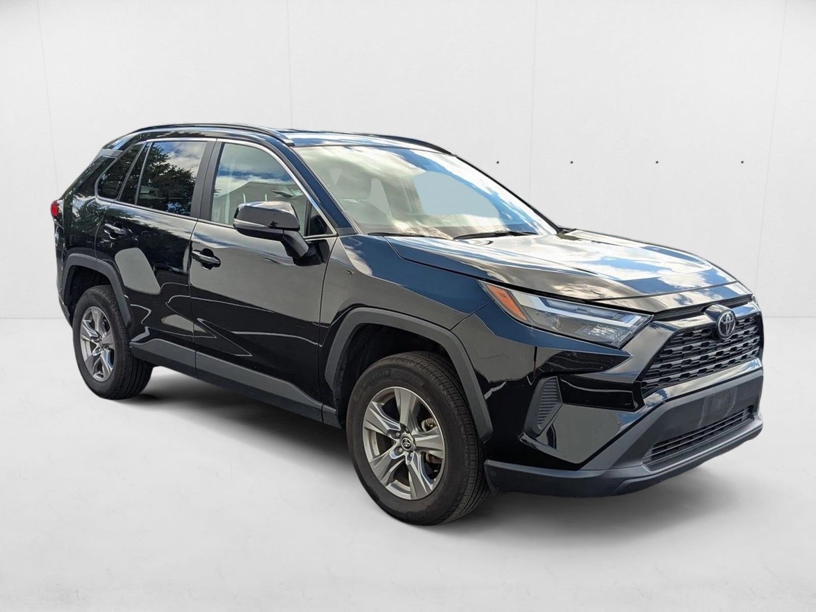 2025 Toyota RAV4 XLE photo 3