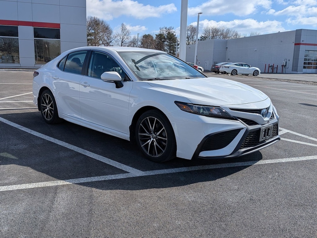 Certified 2022 Toyota Camry Hybrid SE Sedan