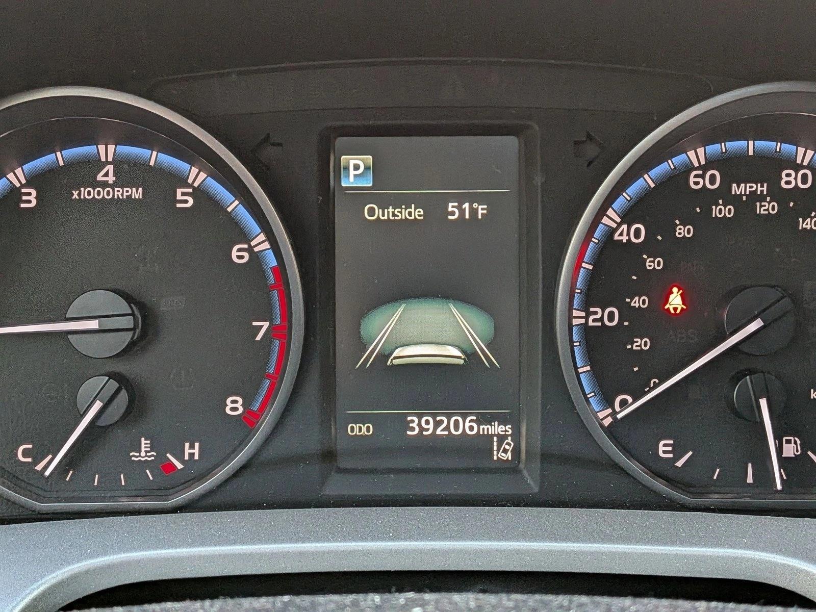 2017 TOYOTA RAV4 - Image 8