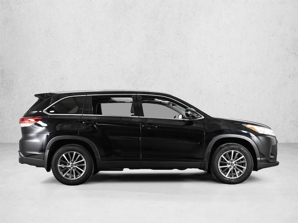 Used 2019 Toyota Highlander XLE V6 SUV