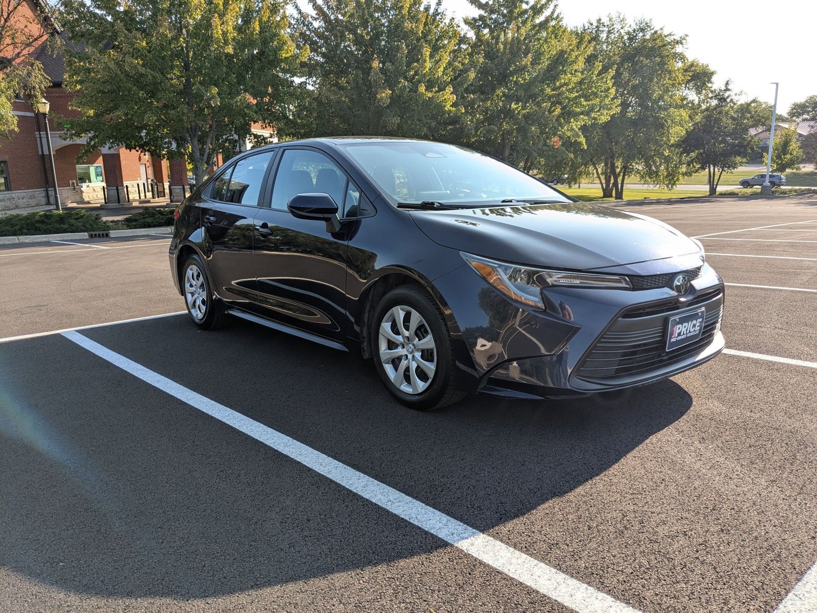 2023 Toyota Corolla LE photo 3
