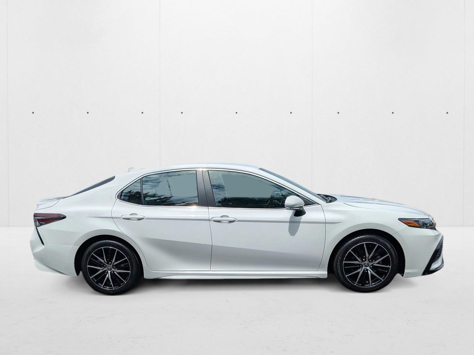 2024 Toyota Camry SE photo 4