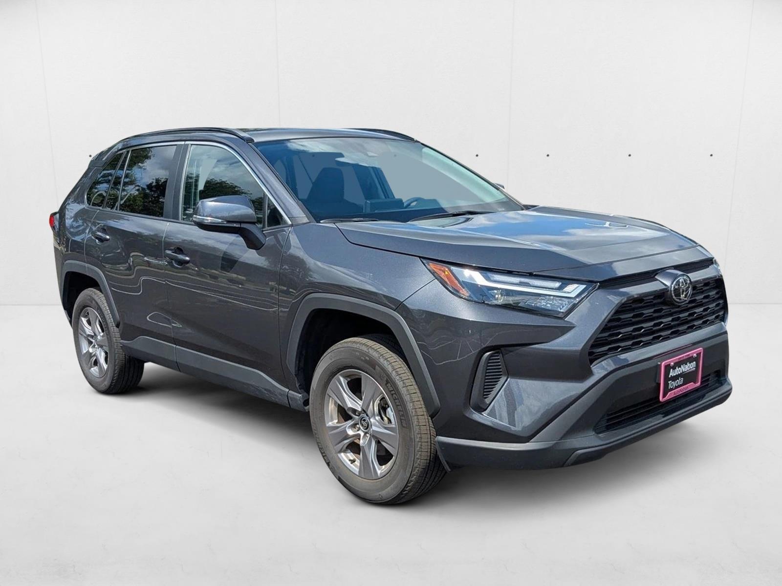 2025 Toyota RAV4 XLE photo 3