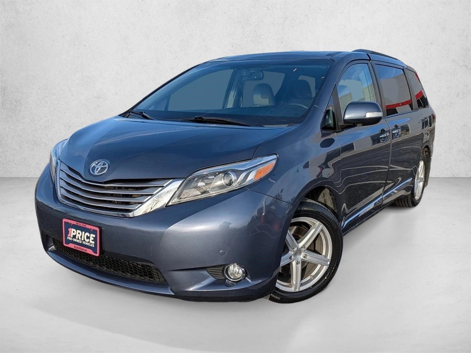 2015 Toyota Sienna Limited Premium's photo