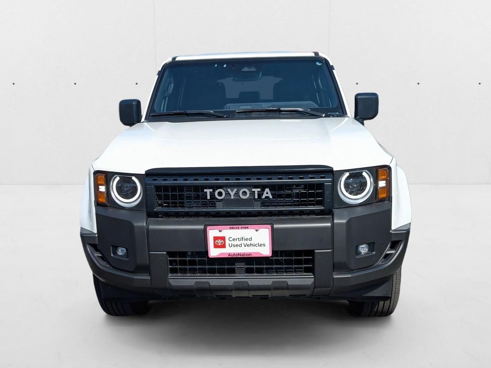 2025 Toyota Highlander Hybrid photo 2