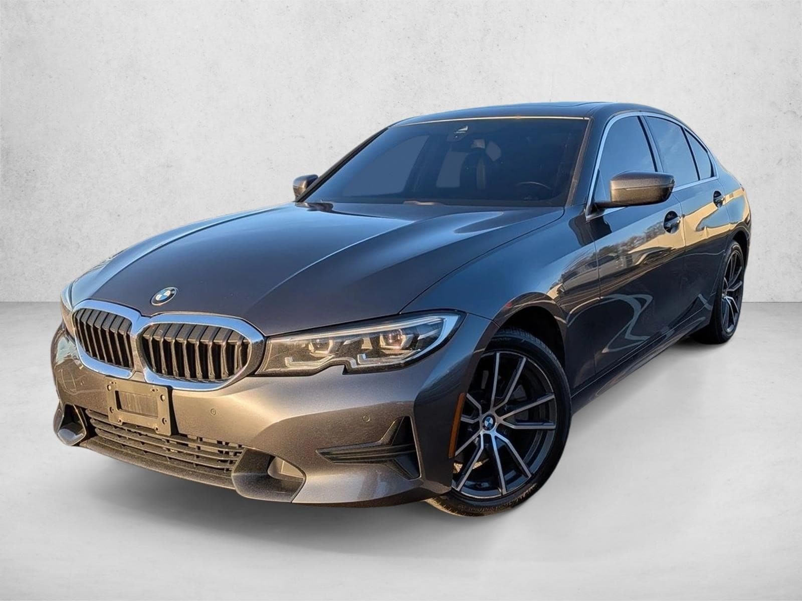 2019 BMW 3 Series 330i's photo