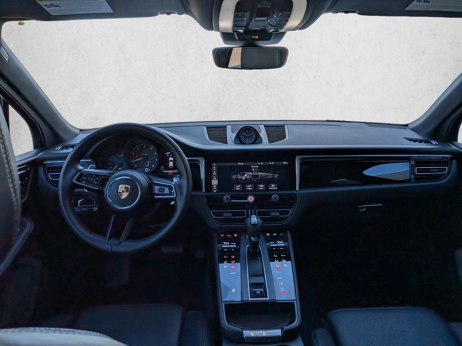 2025 PORSCHE MACAN - Image 21