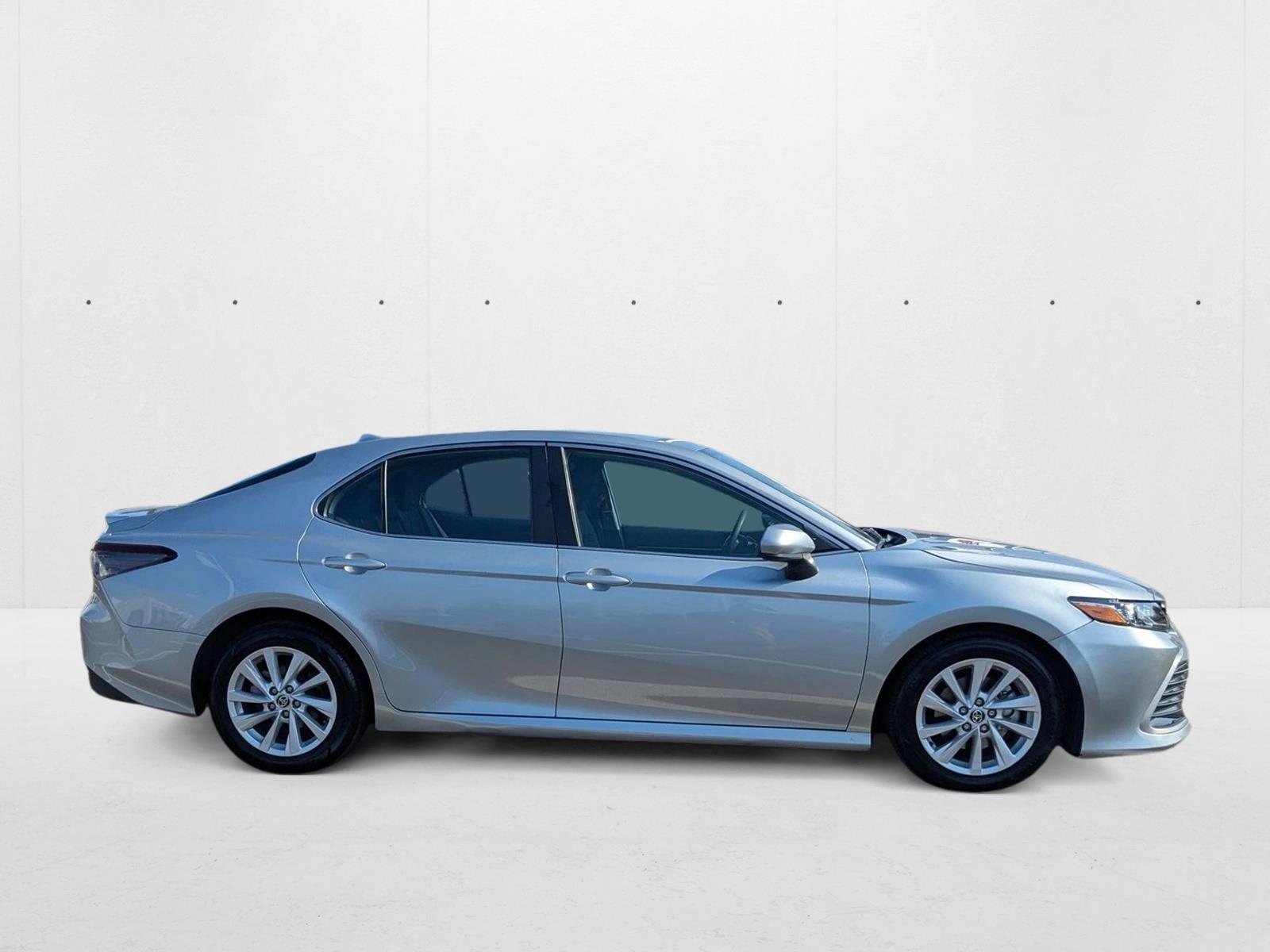 2023 Toyota Camry LE photo 4