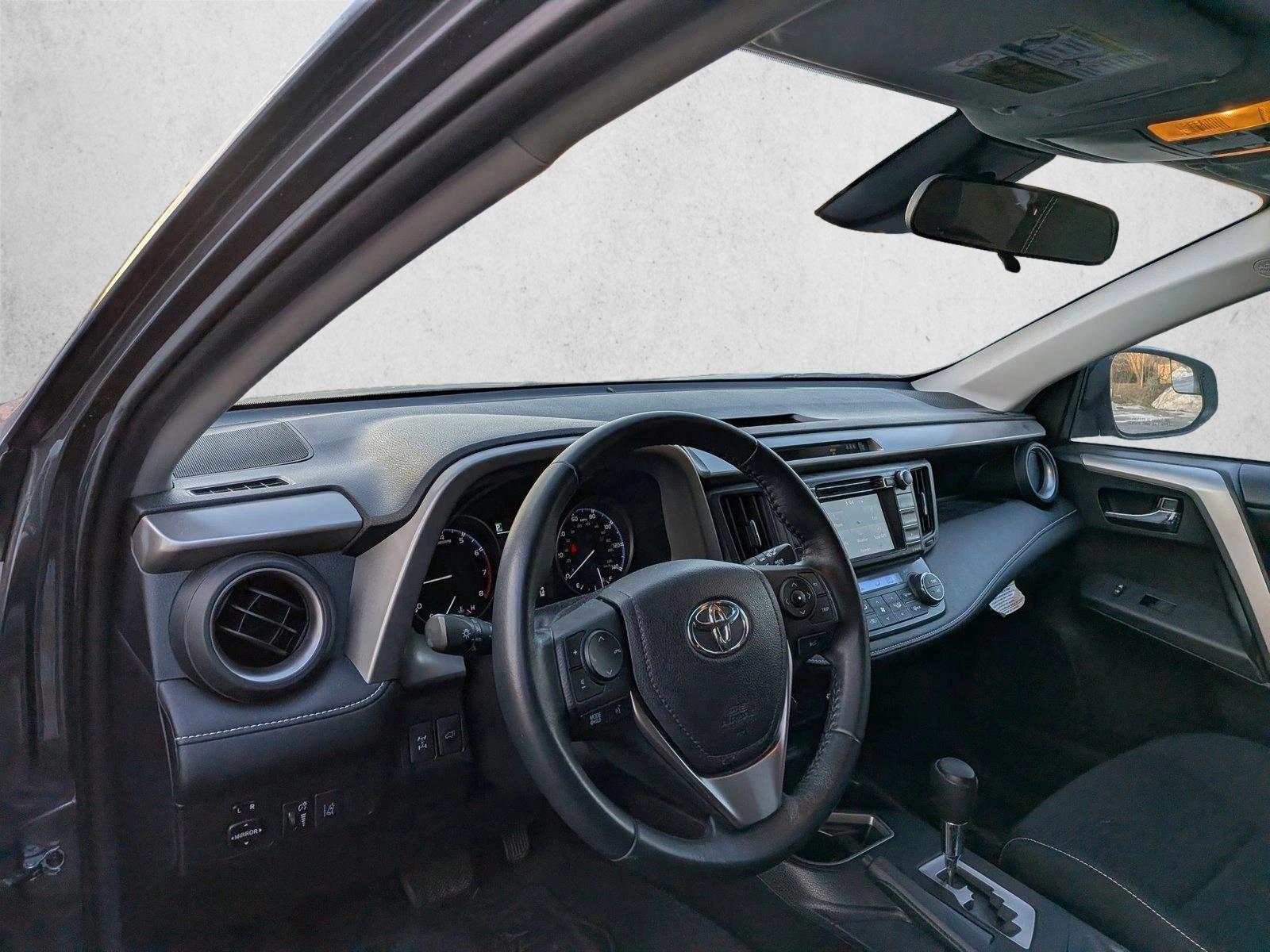 2017 TOYOTA RAV4 - Image 7