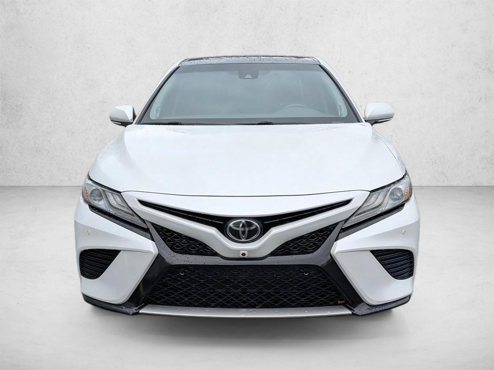 2018 Toyota Camry XSE photo 2