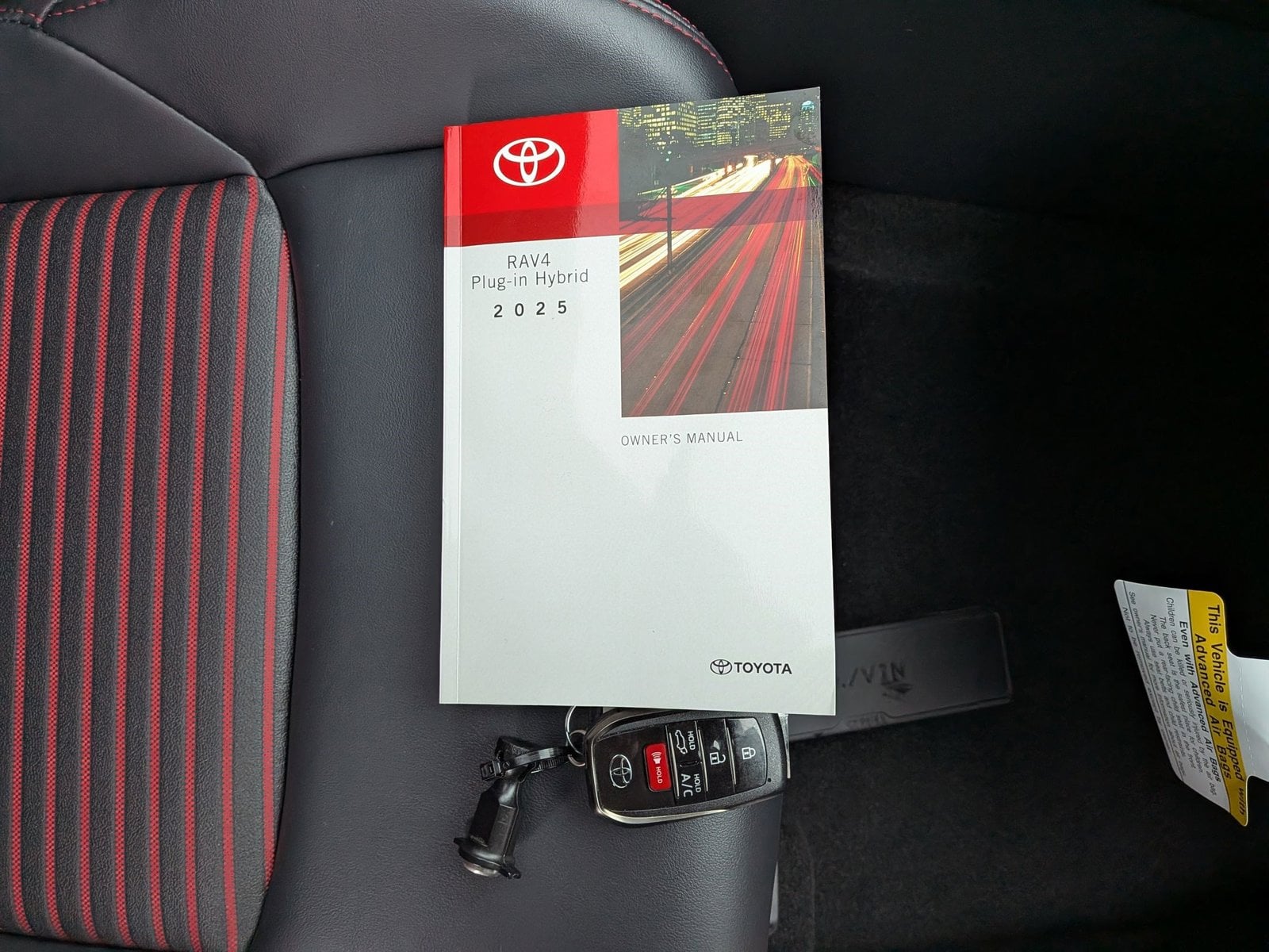 2025 TOYOTA RAV4 PRIME (PHEV) - Image 24