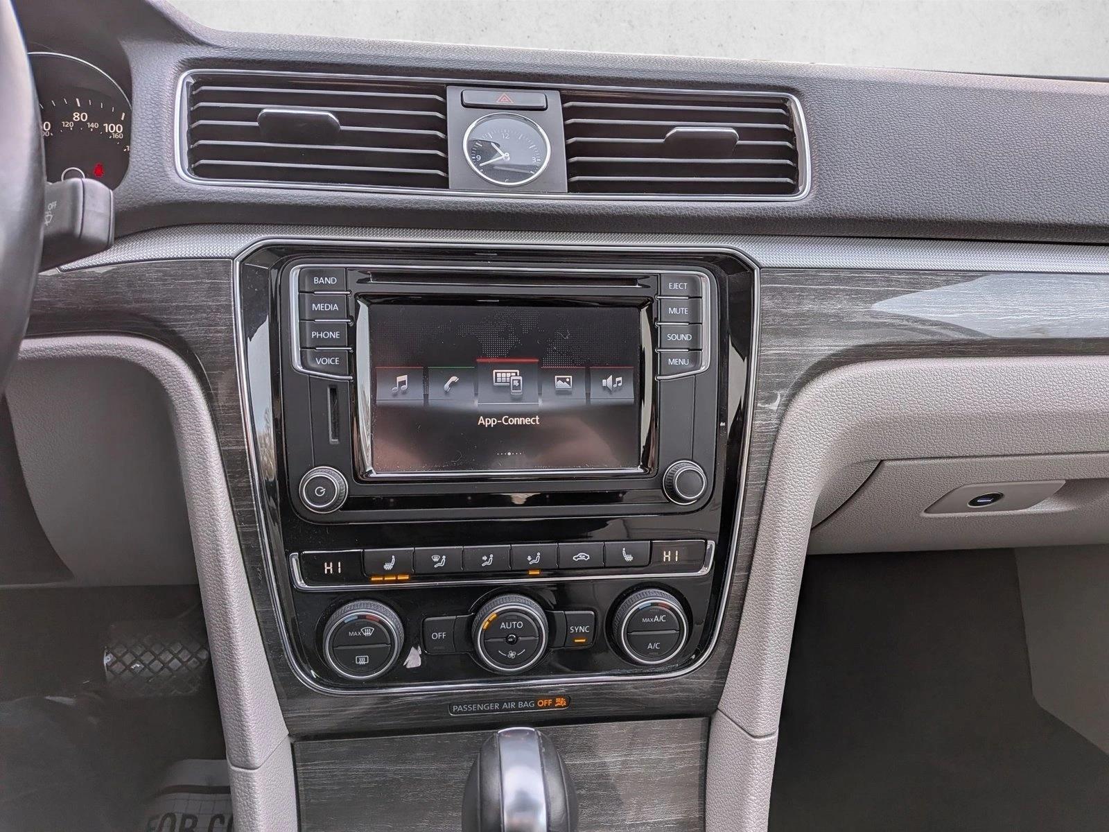 2017 VOLKSWAGEN PASSAT - Image 12