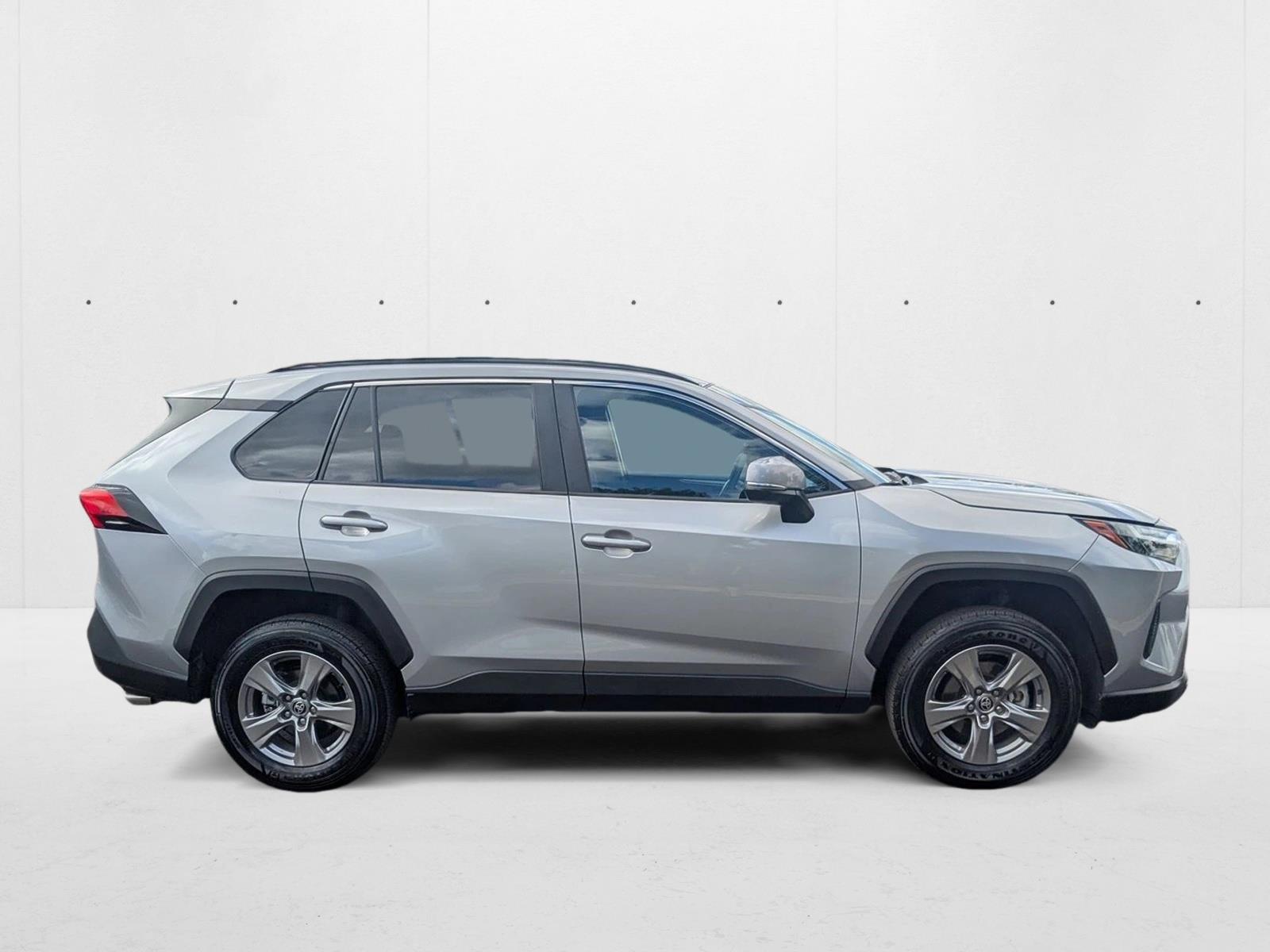 2025 Toyota RAV4 XLE photo 2