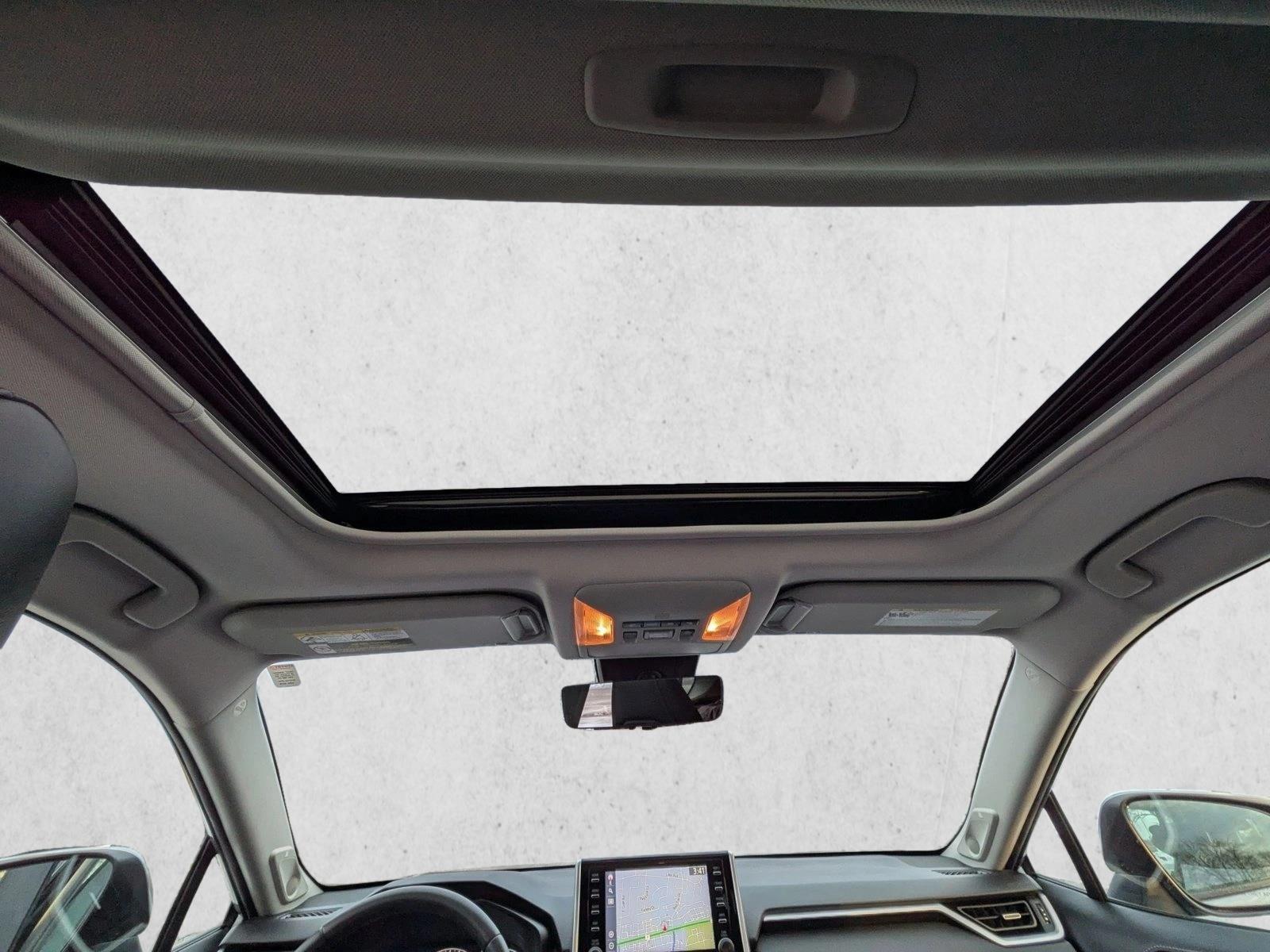 2021 TOYOTA RAV4 - Image 19