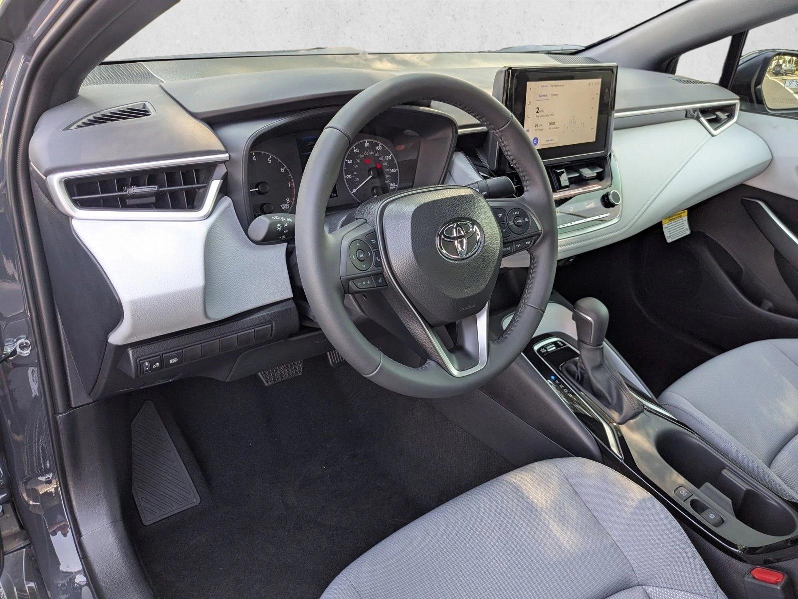 2025 Toyota Corolla SE photo 3