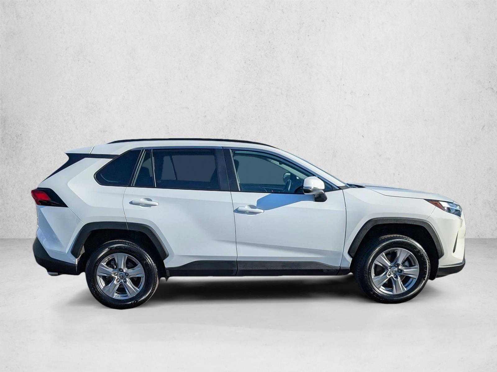 2024 Toyota RAV4 XLE photo 2