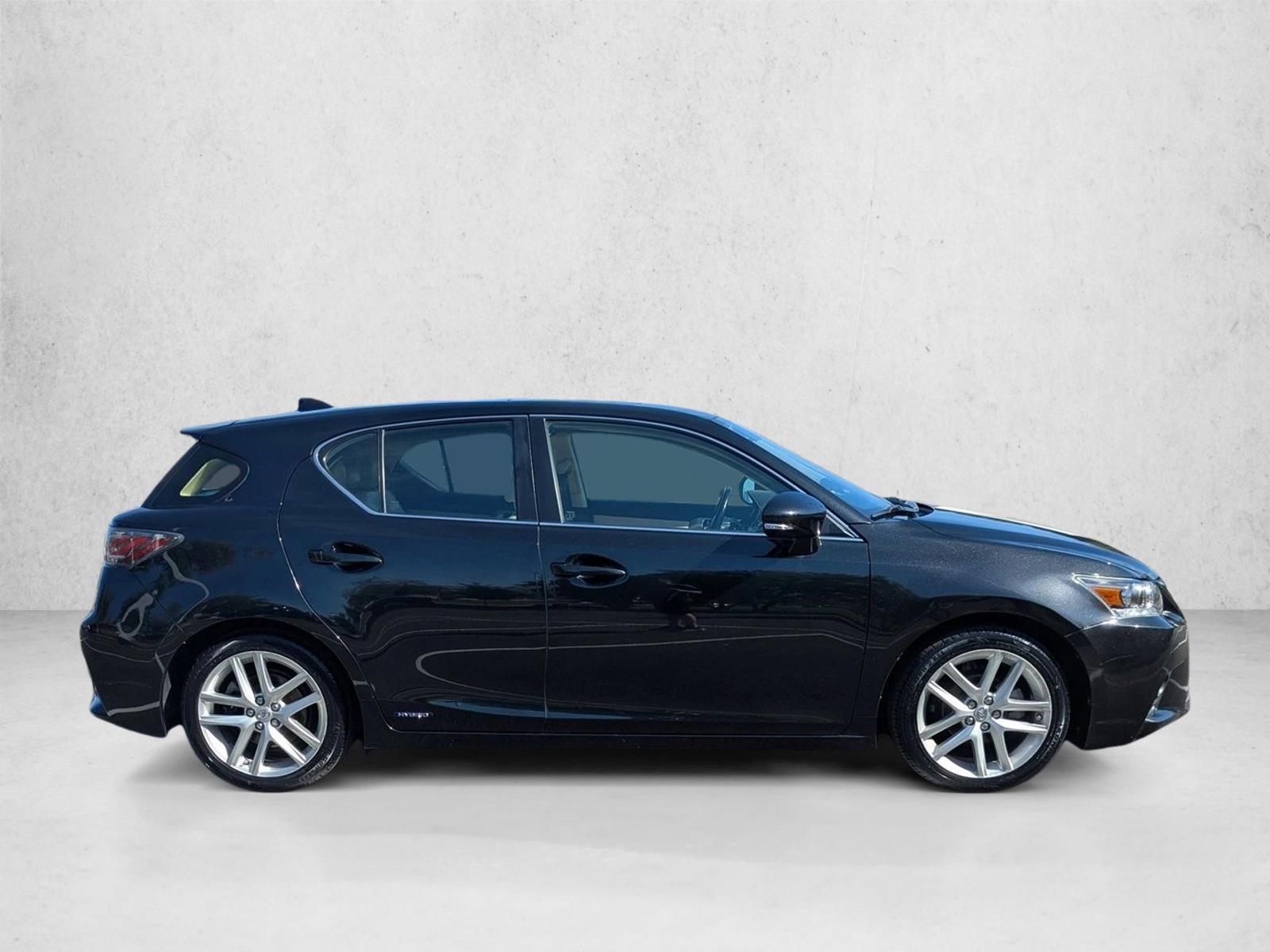 2017 Lexus CT 200h photo 4