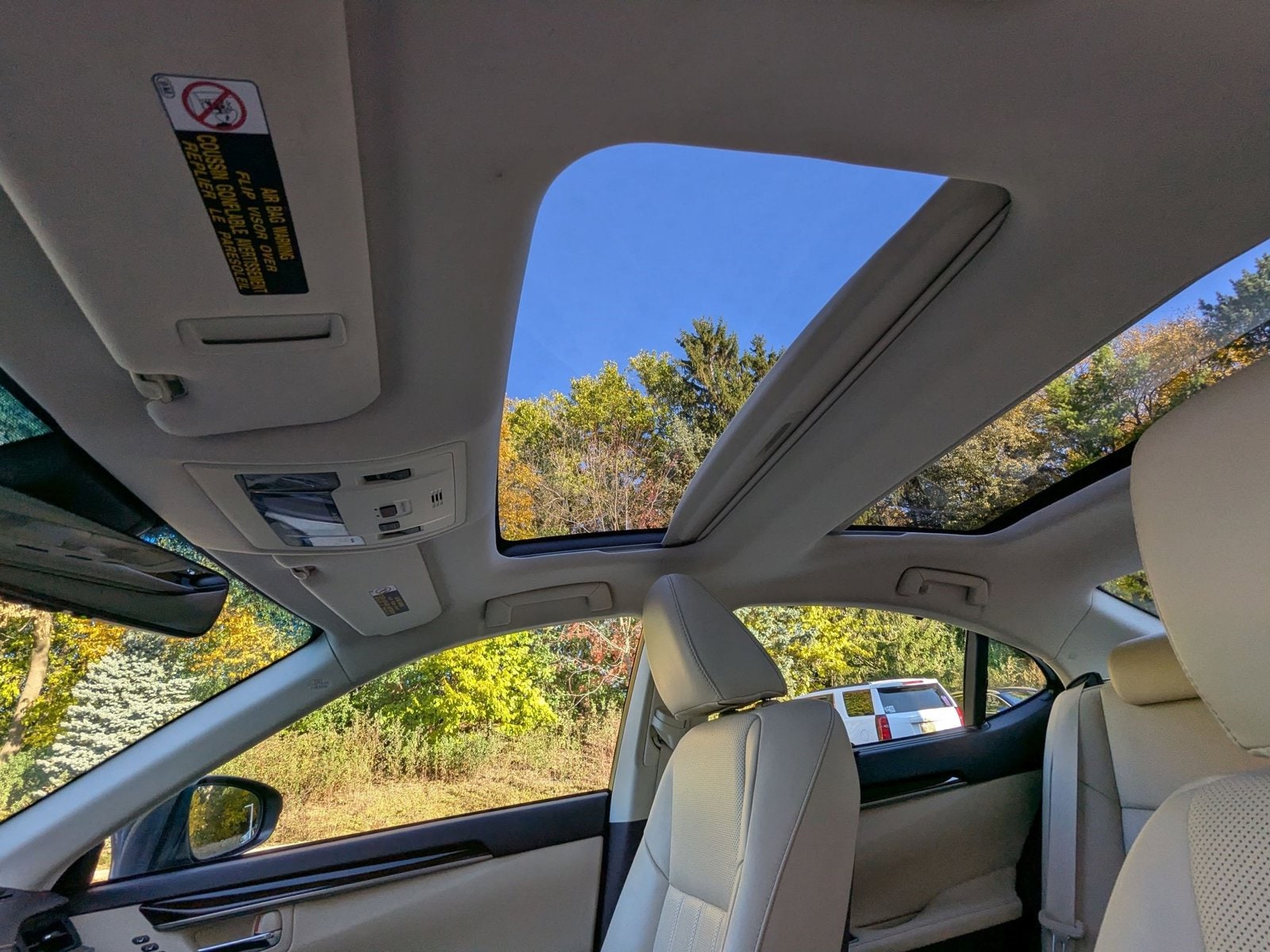 2017 LEXUS ES - Image 14