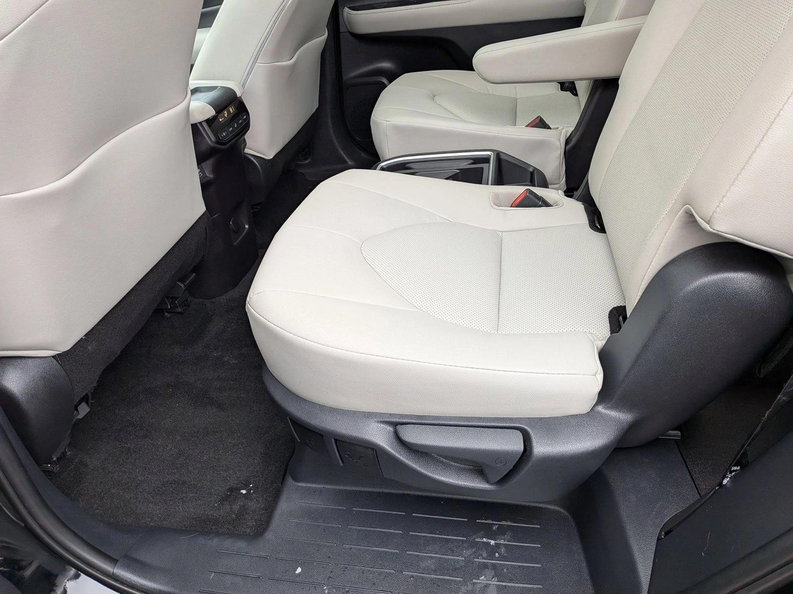 2025 TOYOTA GRAND HIGHLANDER - Image 17