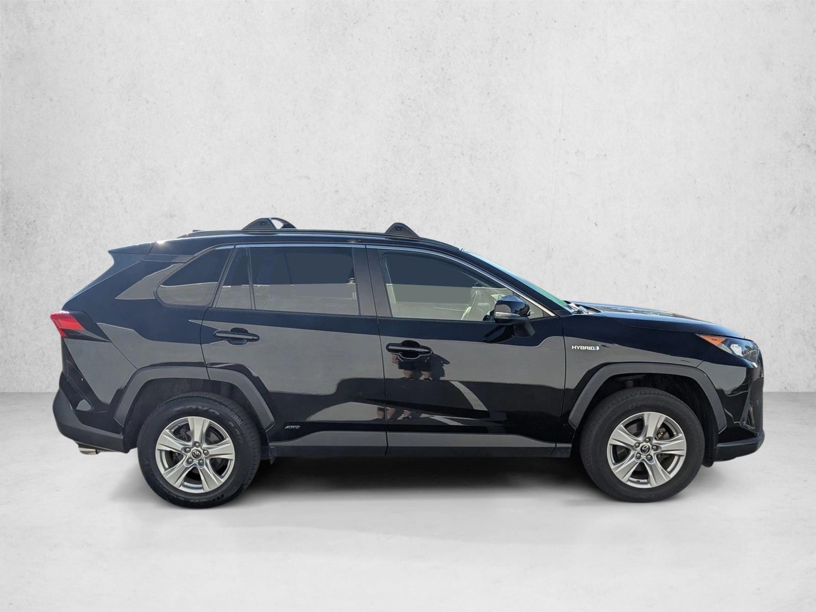 2019 Toyota RAV4 Hybrid LE photo 4
