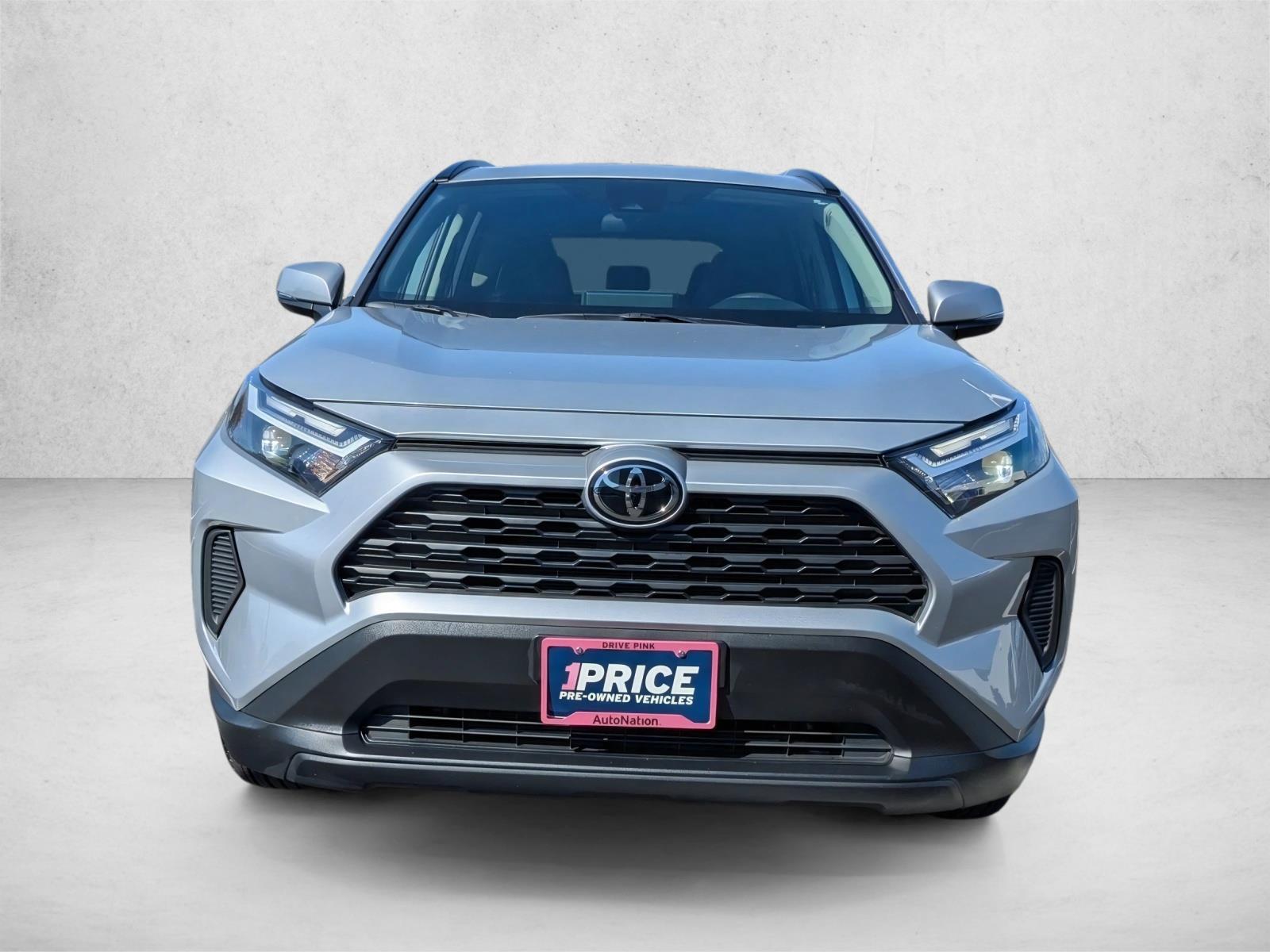 2025 Toyota RAV4 XLE photo 2