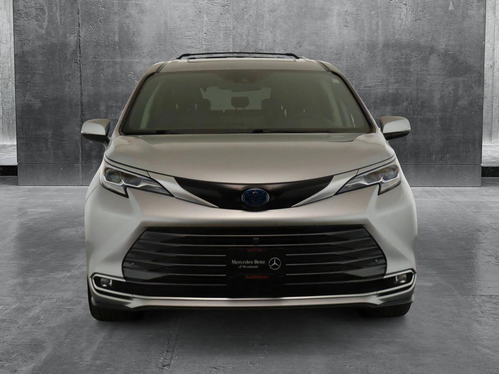 2023 Toyota Sienna Platinum photo 2