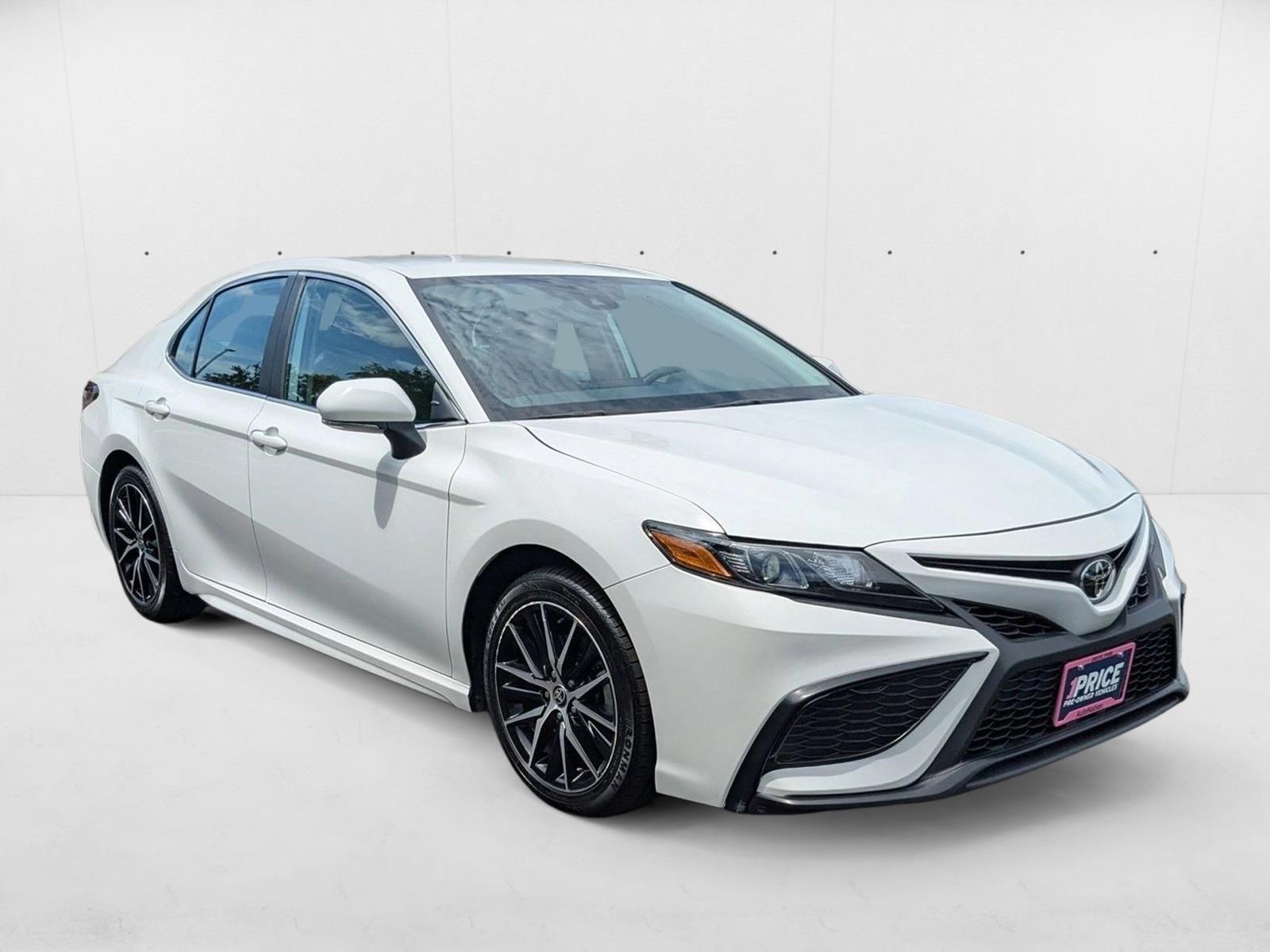 2024 Toyota Camry SE photo 3