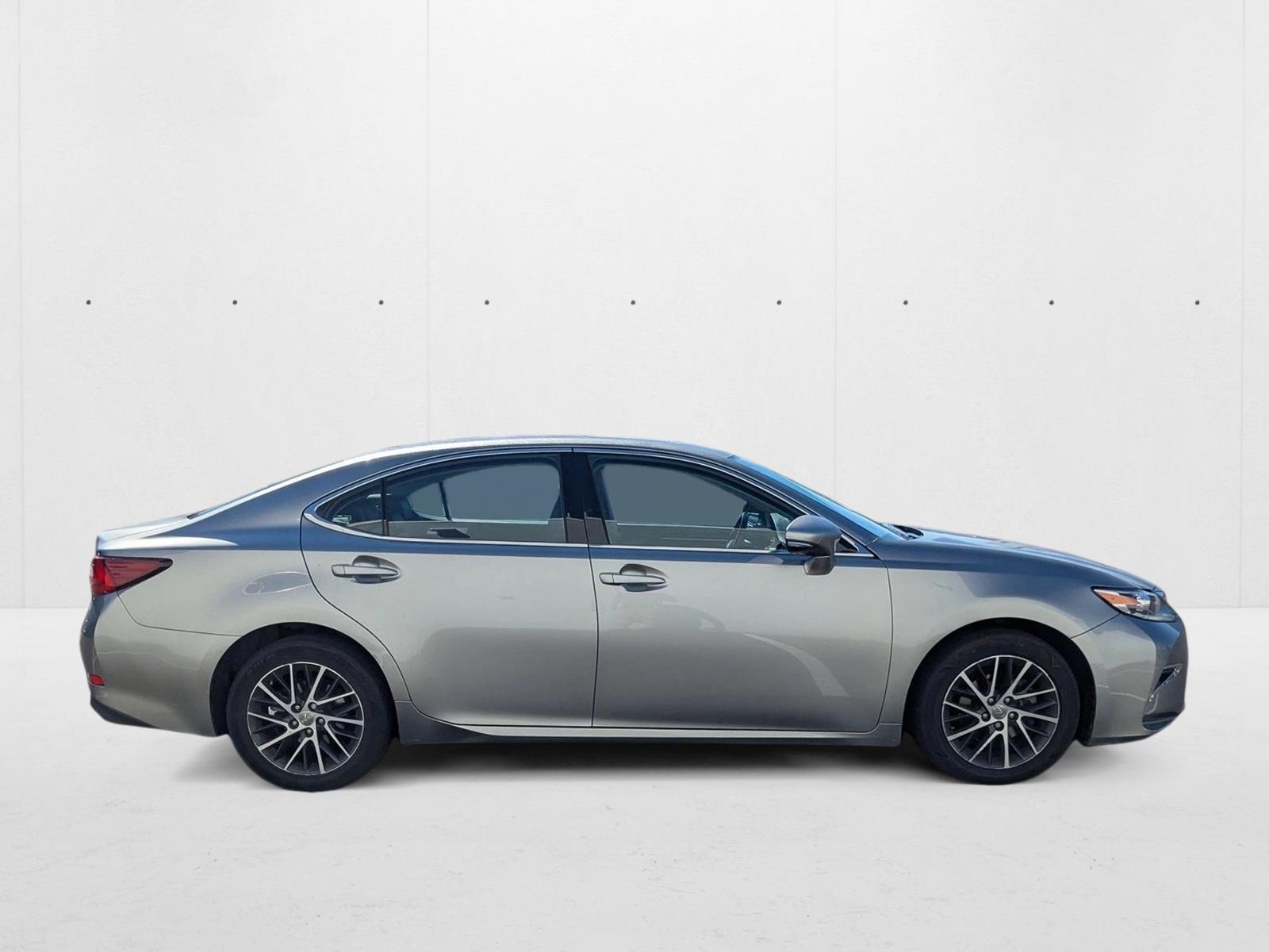 2017 Lexus ES 350 photo 4