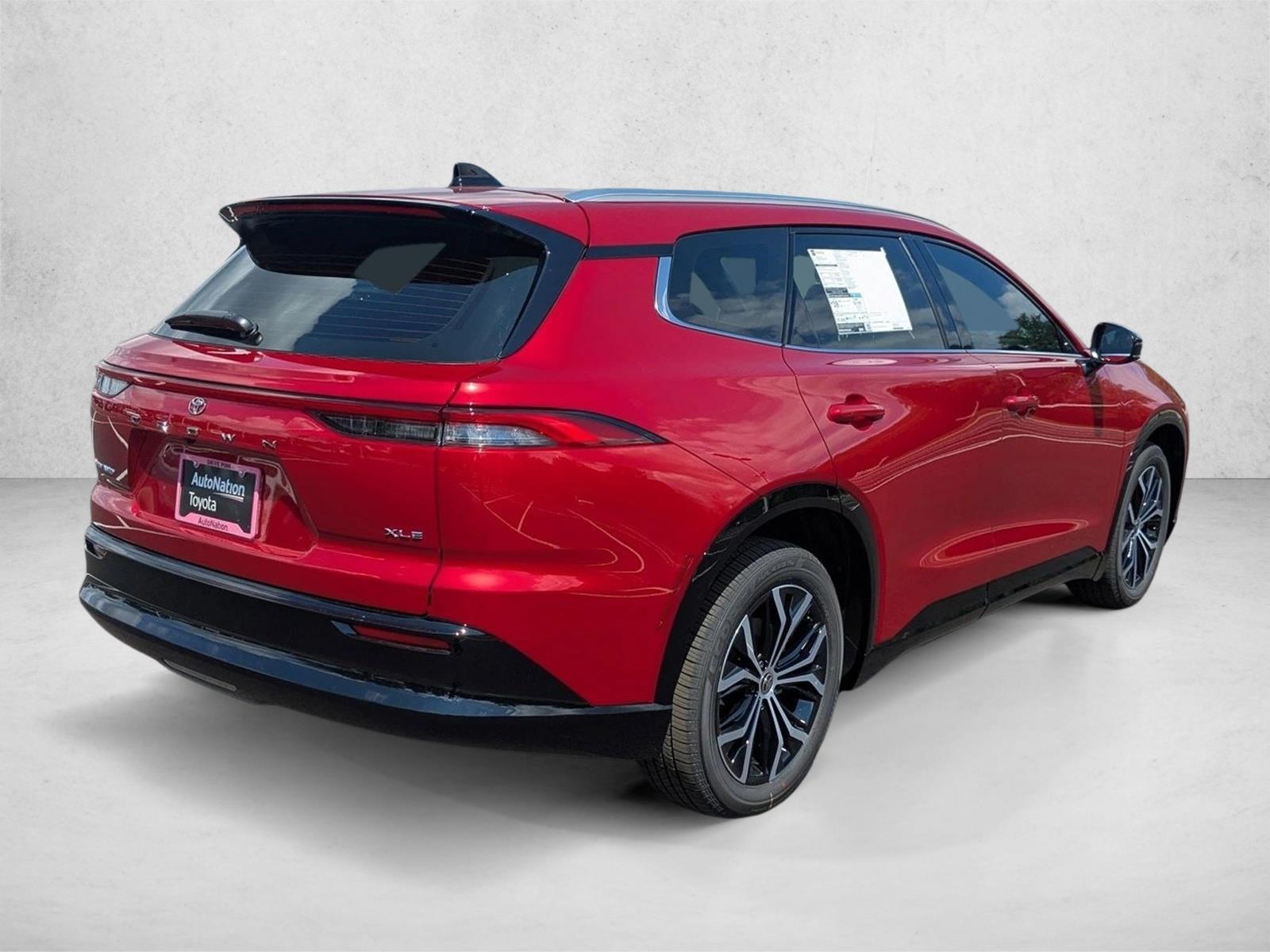 2025 Toyota Crown Signia XLE photo 2