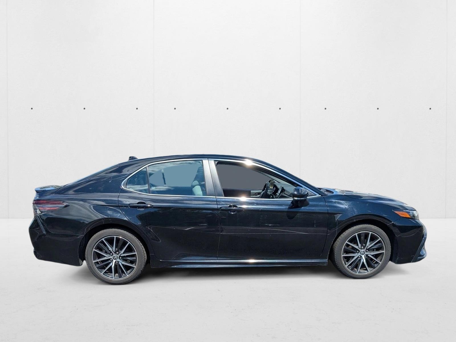 2023 Toyota Camry SE photo 4