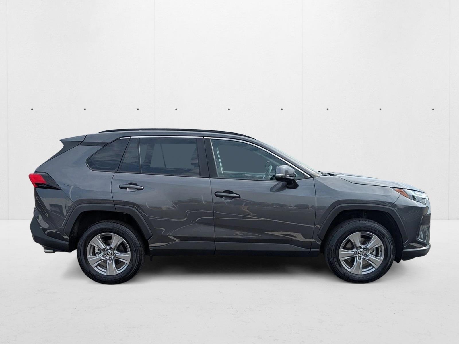 2025 Toyota RAV4 XLE photo 3