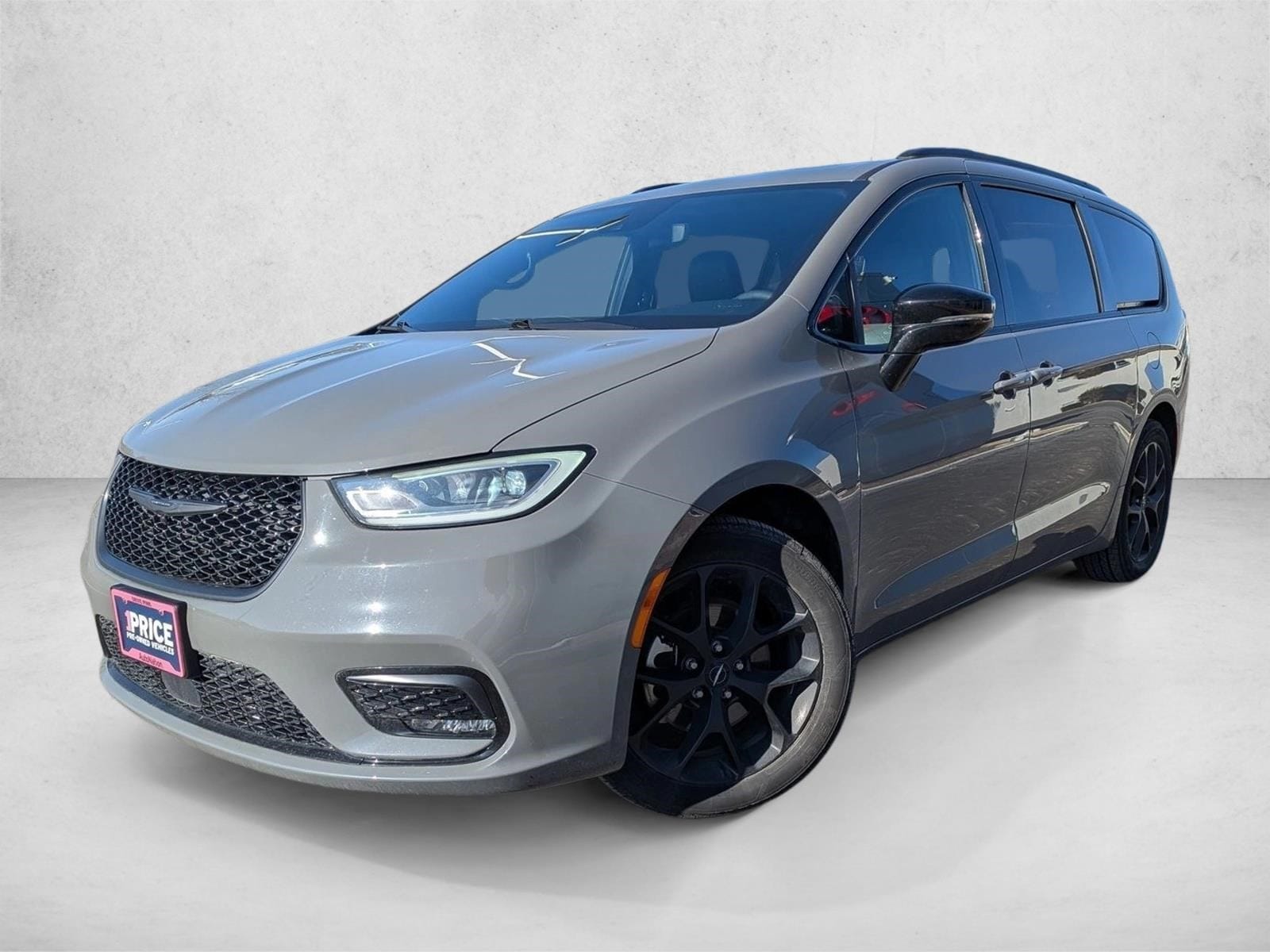 2025 Chrysler Pacifica Limited's photo