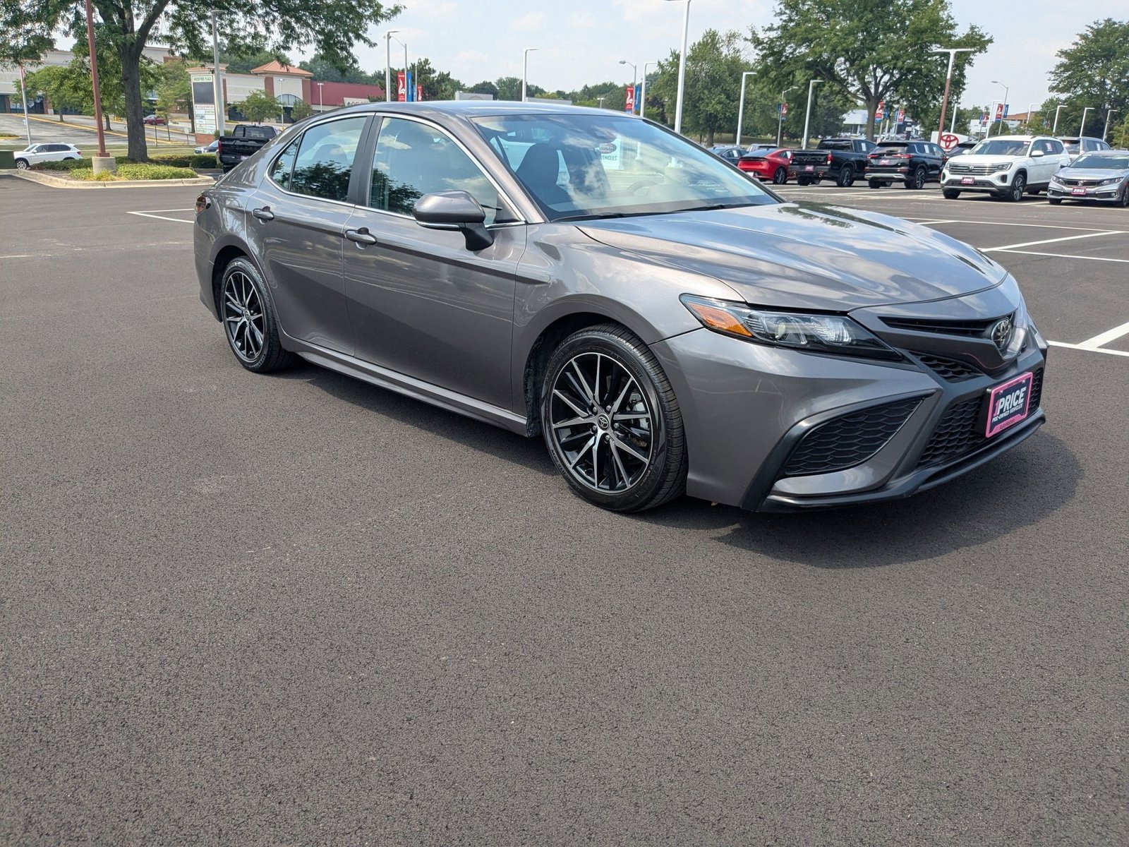 2023 Toyota Camry SE photo 3