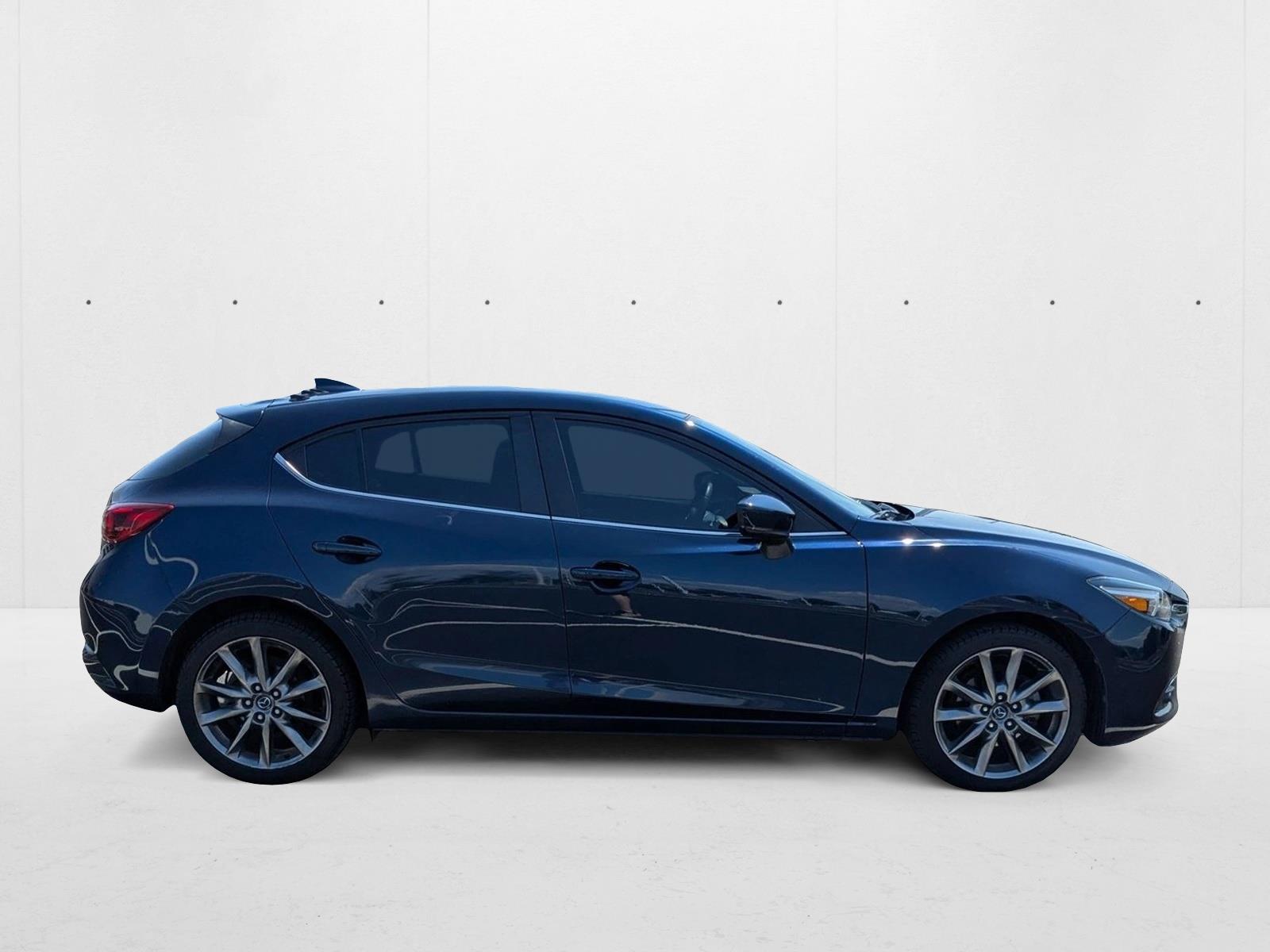 2018 Mazda Mazda3 Grand Touring Hatchback photo 4