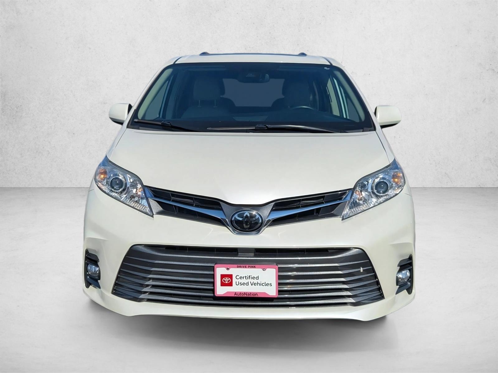 2020 Toyota Sienna XLE photo 2