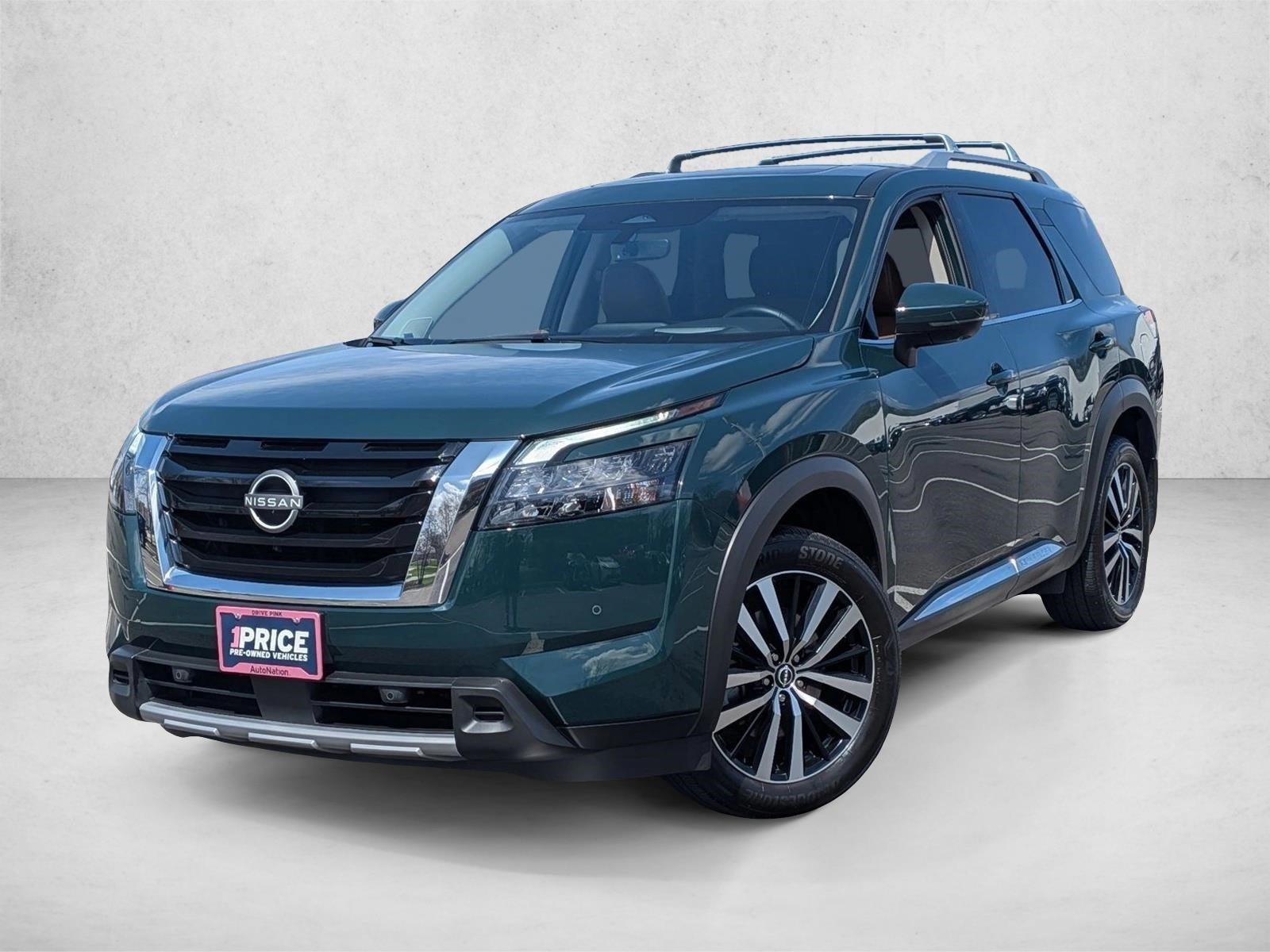 2025 Nissan Pathfinder Platinum 4WD's photo