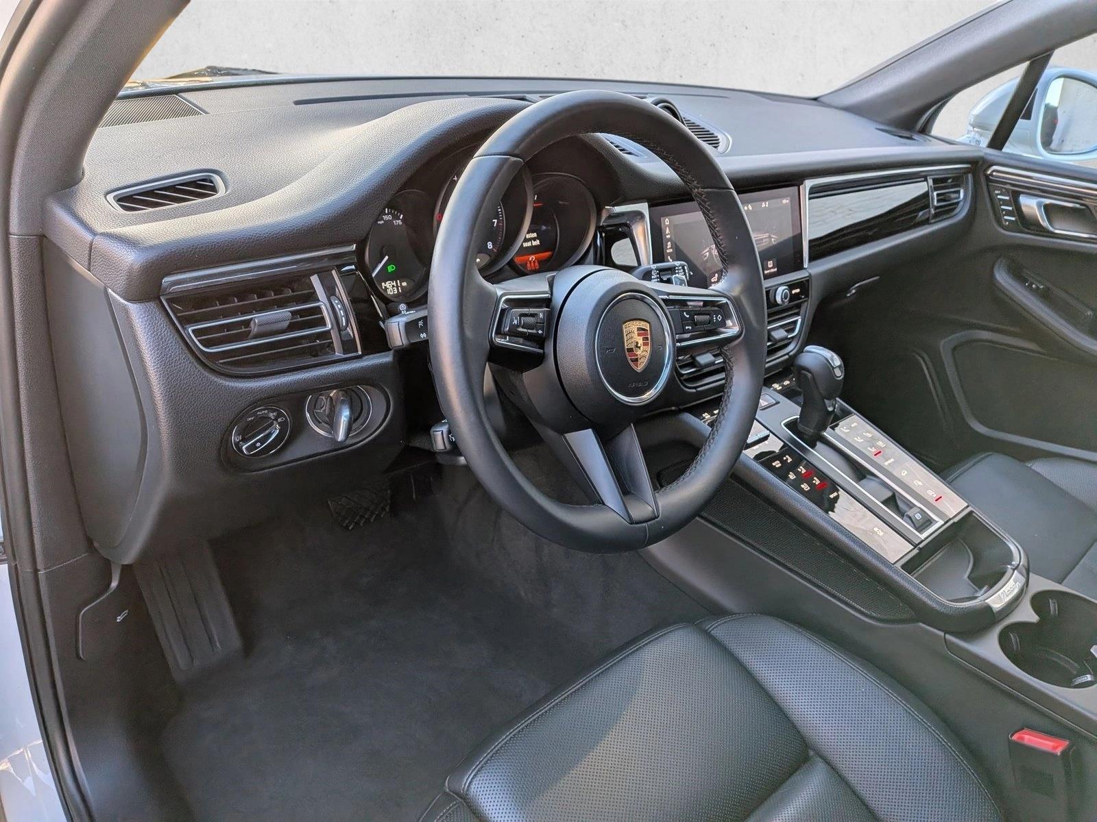 2025 PORSCHE MACAN - Image 10