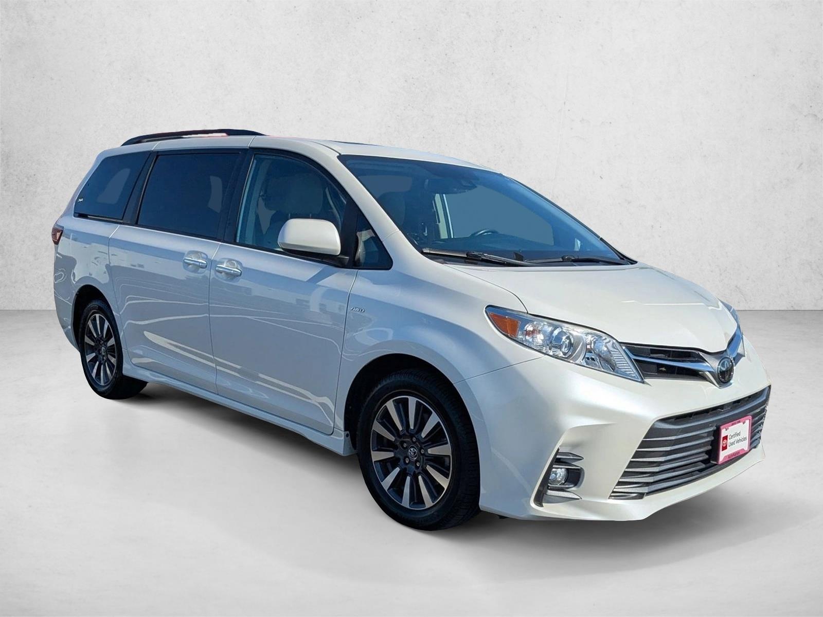 2020 Toyota Sienna XLE photo 3