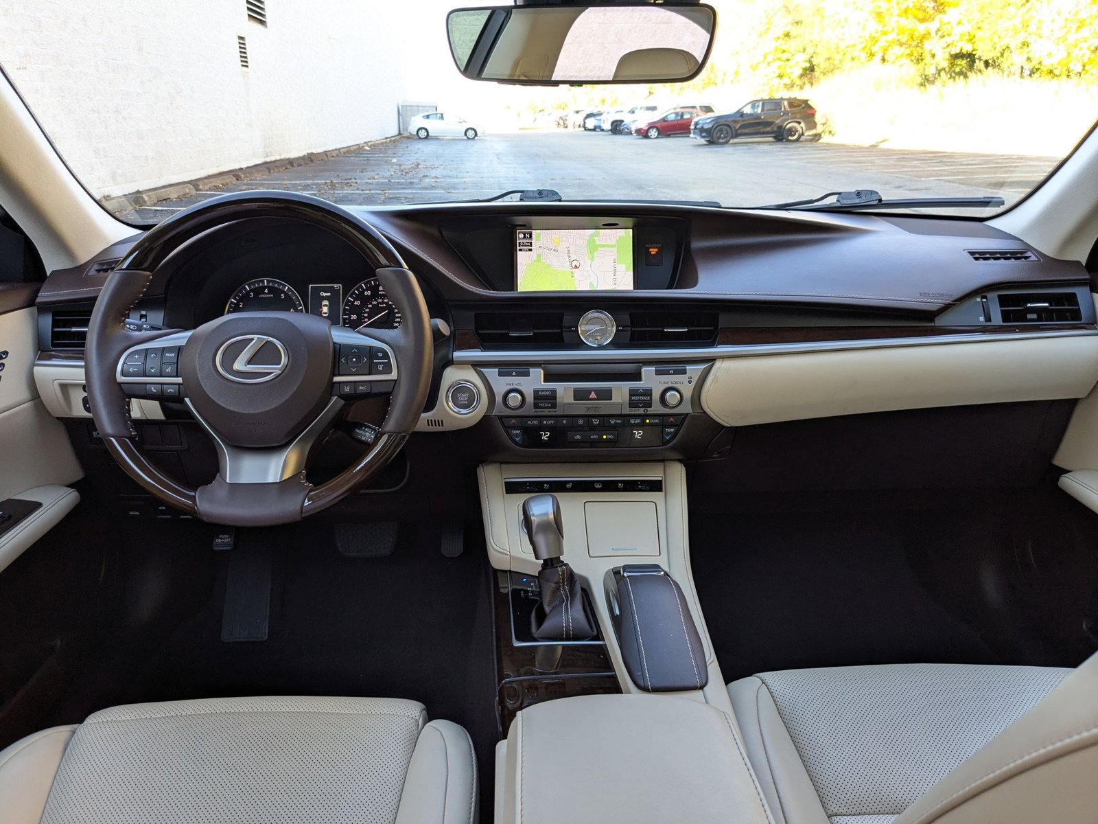 2017 LEXUS ES - Image 21