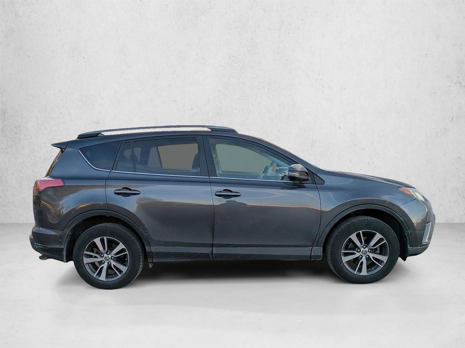 2017 TOYOTA RAV4 - Image 4