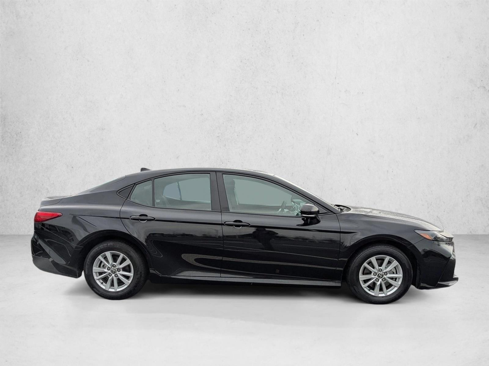 2025 Toyota Camry LE photo 4