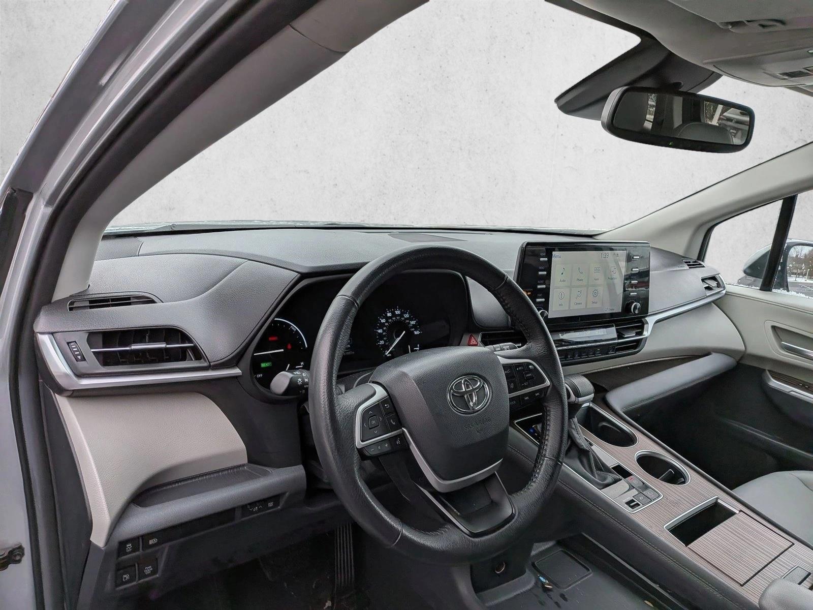 2024 TOYOTA SIENNA - Image 9