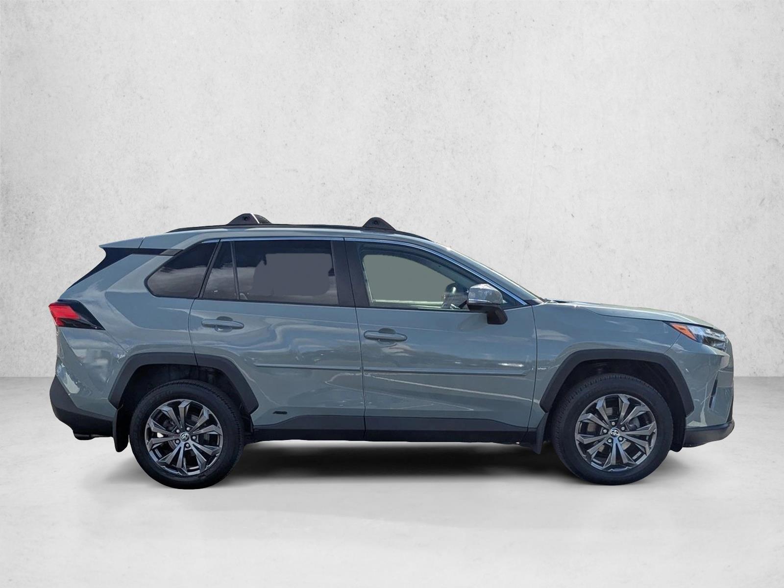 2022 Toyota RAV4 Hybrid XLE Premium photo 4