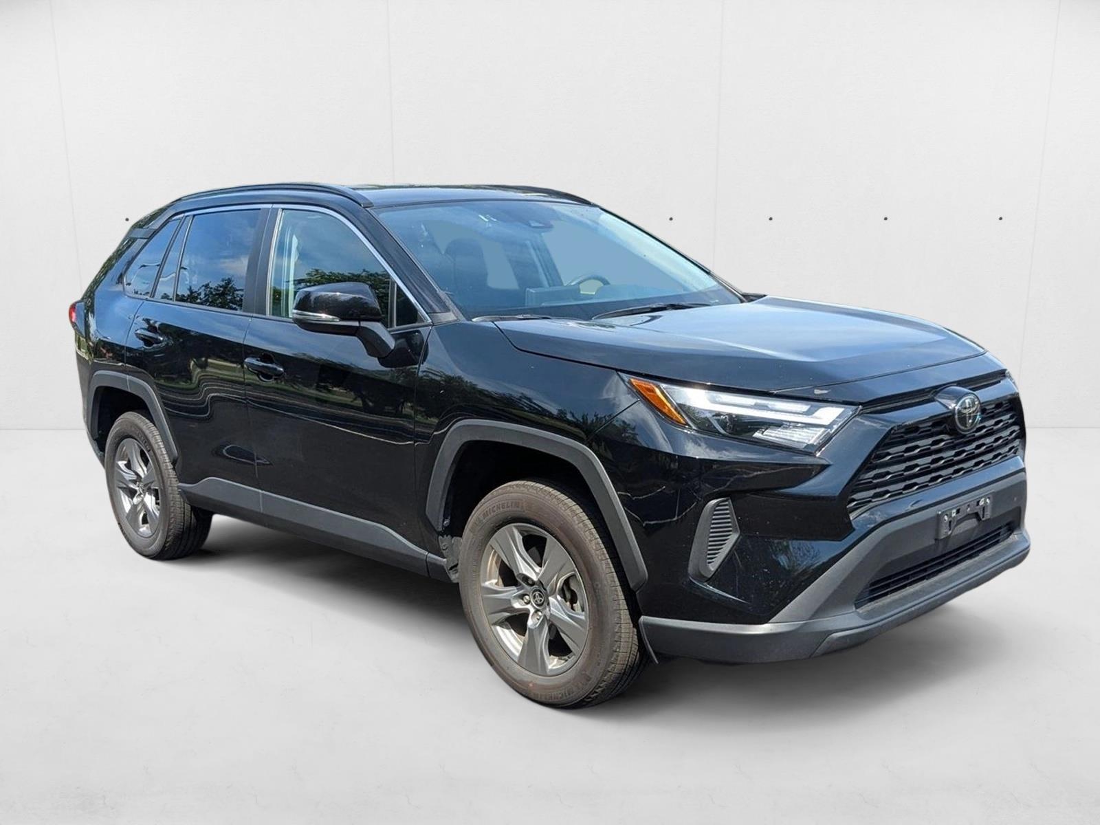 2025 Toyota RAV4 XLE photo 3