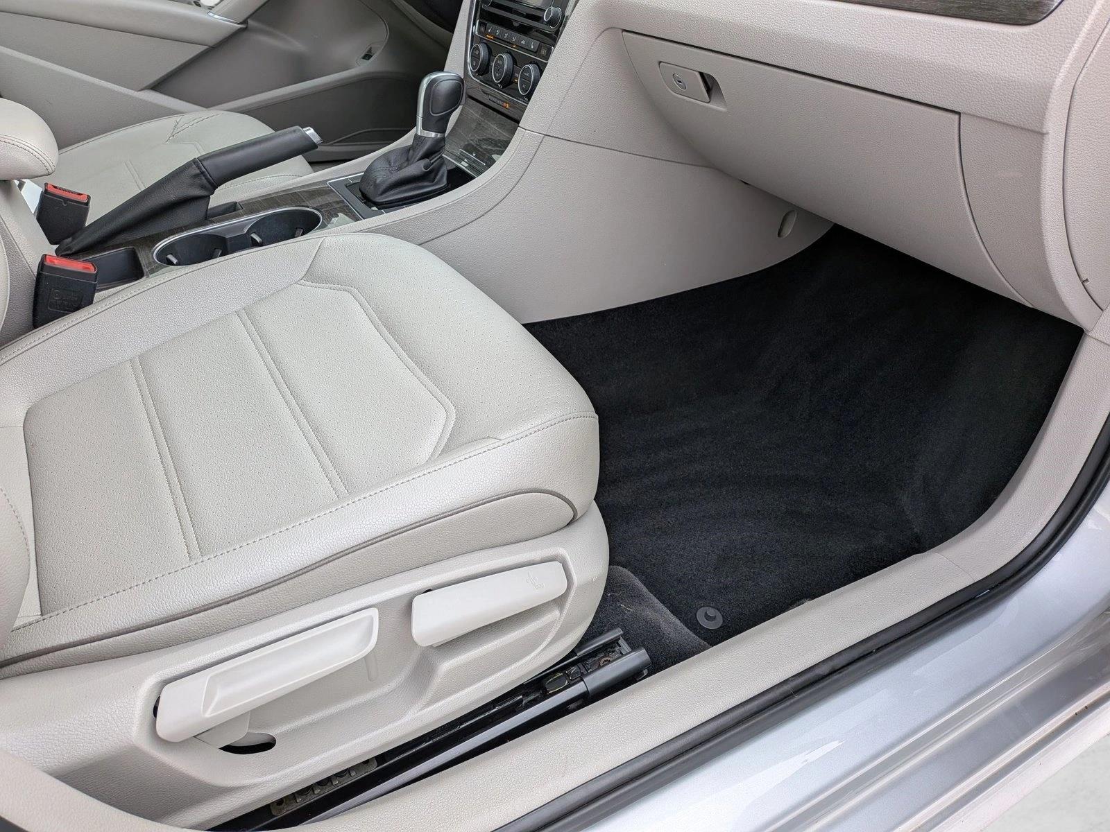 2017 VOLKSWAGEN PASSAT - Image 16