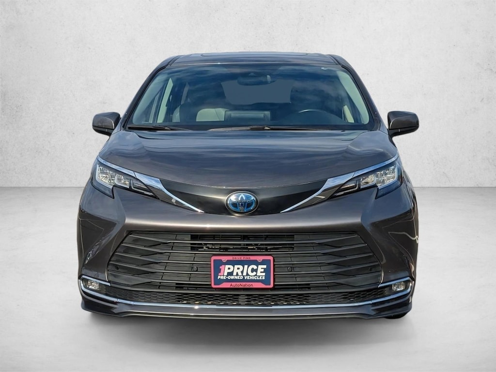 Used 2021 Toyota Sienna XLE 7 Passenger Van