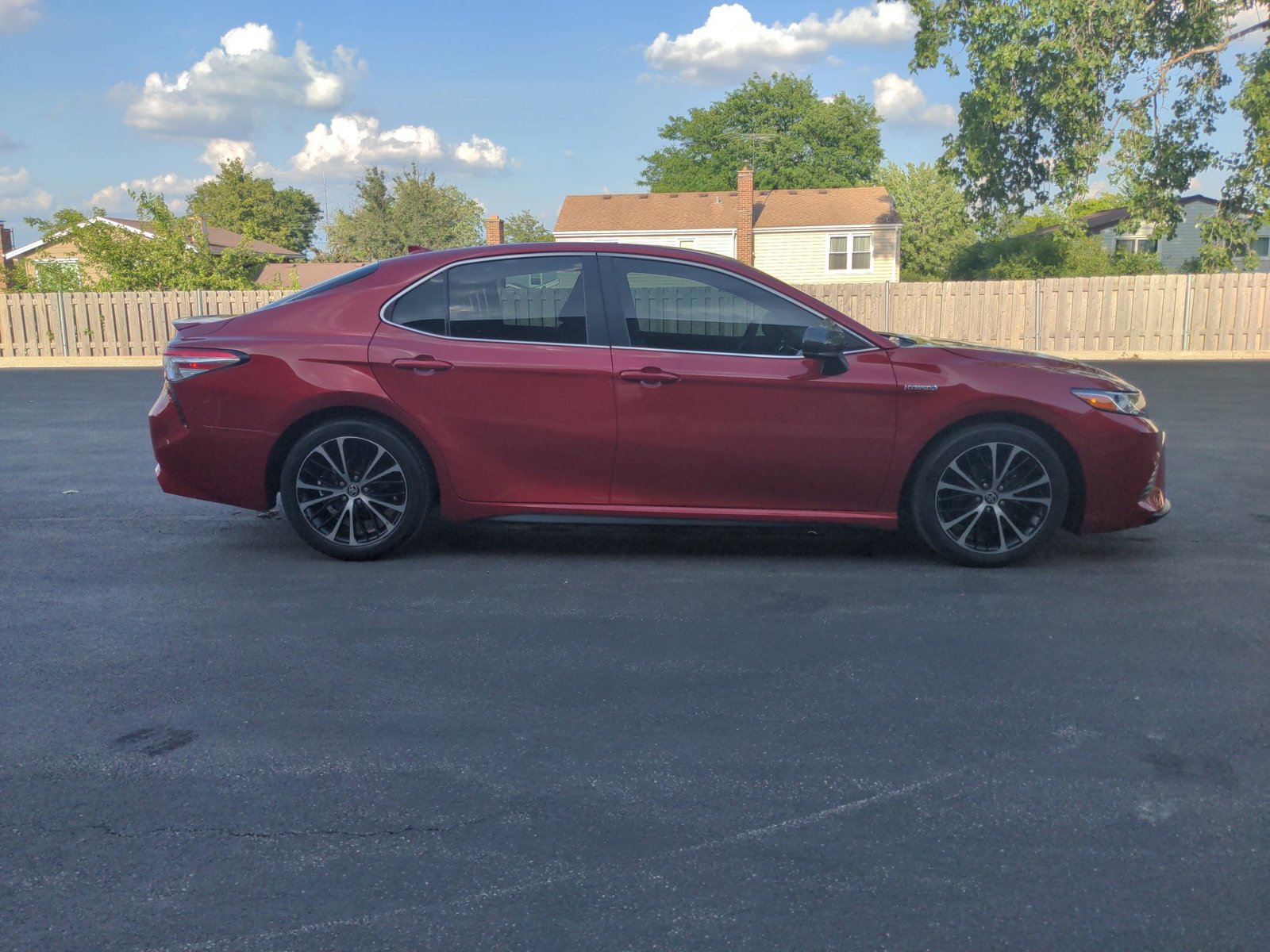 2020 Toyota Camry Hybrid SE photo 4